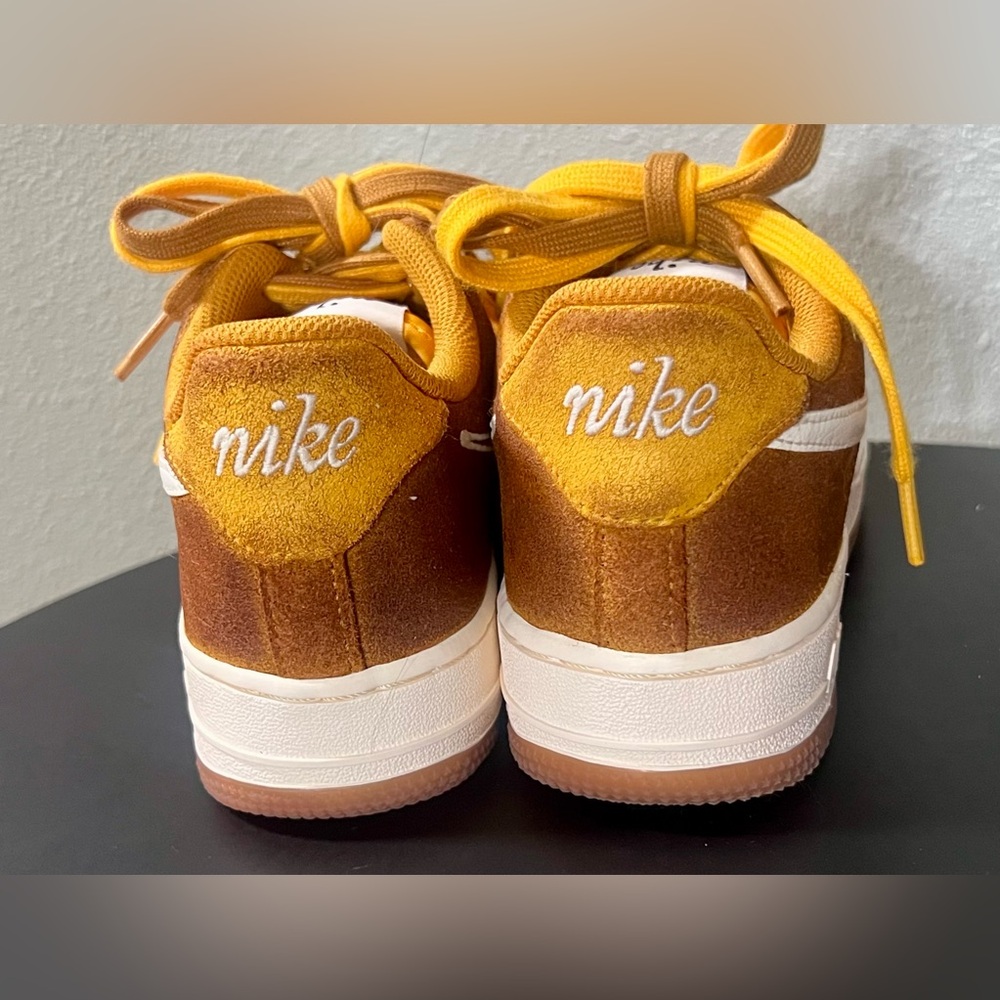 LIKE NEW Nike Low Air Force 1 '07 SE First Use DA8302-101 Sneakers Shoes - Picture 6 of 16